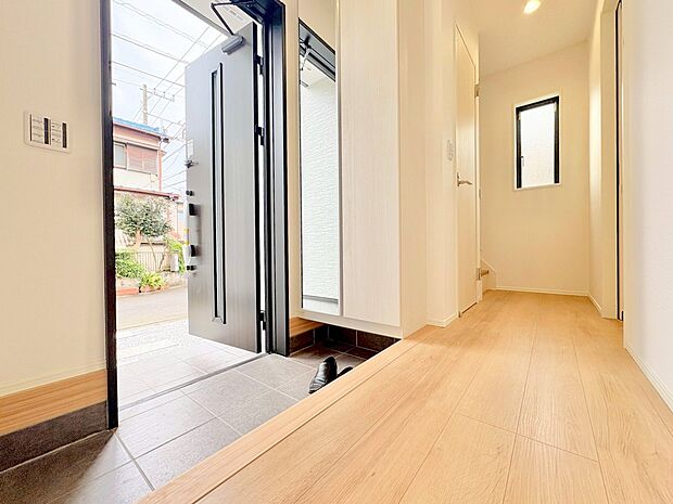 ドアを開けた瞬間、そのきらびやかさに感動する空間。