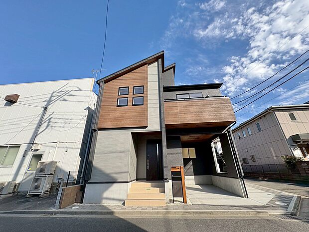 2路線利用可能、武蔵浦和駅まで徒歩20分の立地です。角地につき陽当たり・通風良好です。