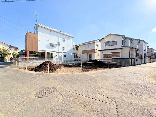 自然と家族のコミュニケーションが生まれるリビングイン階段を採用。(令和7年11月 撮影)