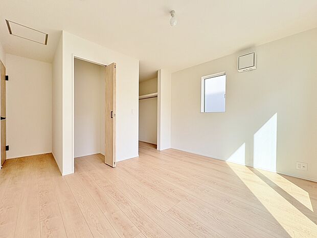 季節ごとに壁飾りや家具の配置を変えて楽しんでみませんか。