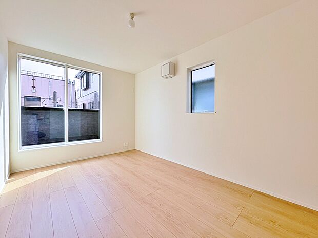 2階は全居室6帖以上、家具やレイアウトでお好みの空間を創り上げられます。