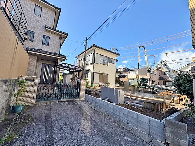 2部屋に面した広々バルコニー。(令和7年12月 撮影)