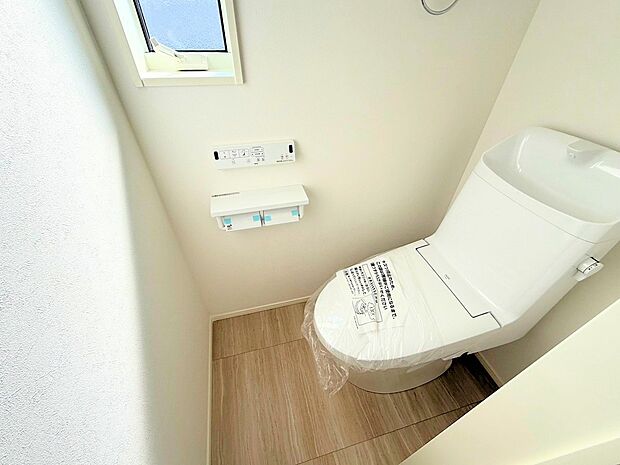 トイレは2ヶ所にあり、朝の慌しい時間も安心です。