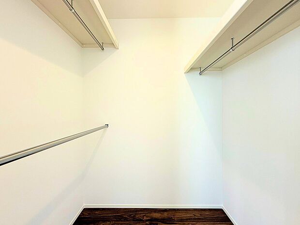 季節別に衣類を保管できるＷＩＣなら、面倒な衣替えの手間も省けます。