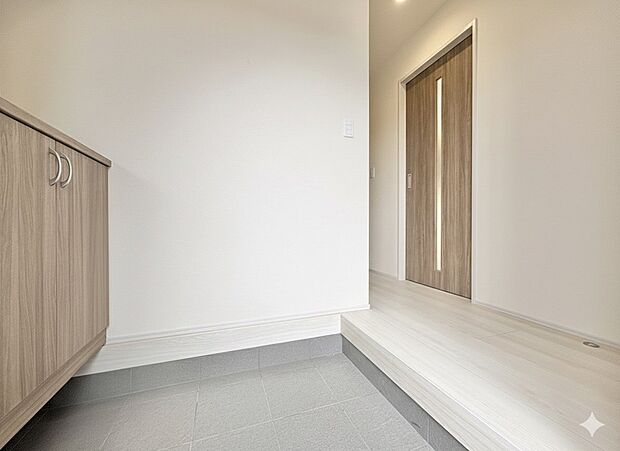 お花や写真を飾ってゲストをお出迎えするのも素敵です。