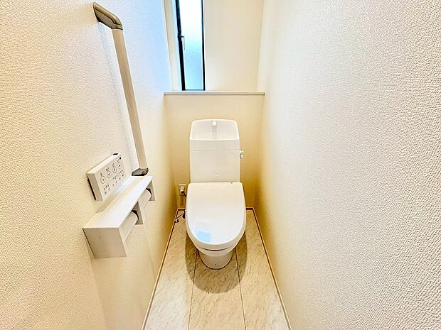 白を基調に飽きのこない空間は、質感豊かな仕上がりです。