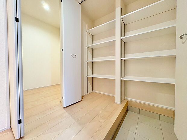 たくさんの靴をすっきりと収納できます。