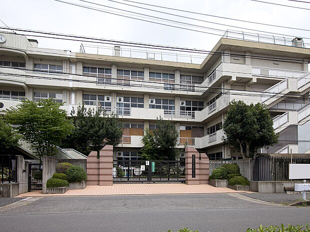 浦和大里小学校まで約1100m