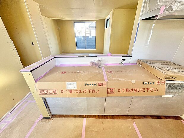 明るく開放的な空間が広がる、キッチン・ダイニング・リビング。(令和8年1月 撮影)