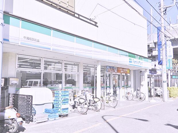 ファミリーマート 中浦和駅前店まで約260m