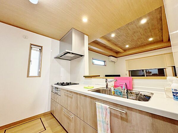 寛ぐ方とお料理をされる方の一体感を重視した設計のキッチン。