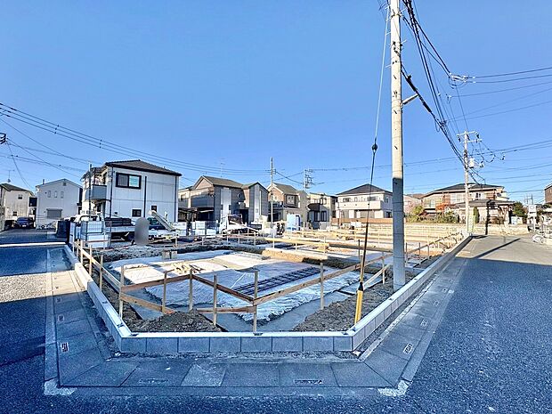 ちょっとした雨なら防げるインナーバルコニーを採用しました。(令和7年12月 撮影)