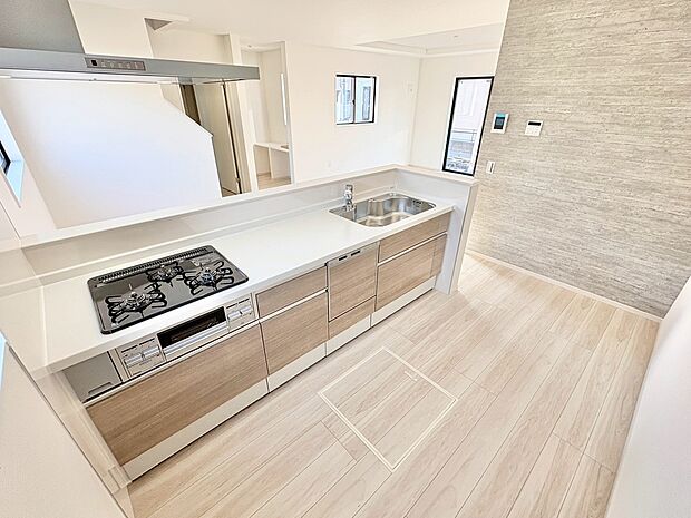 食洗機付きのシステムキッチンは使いやすくお手入れもラクラク。