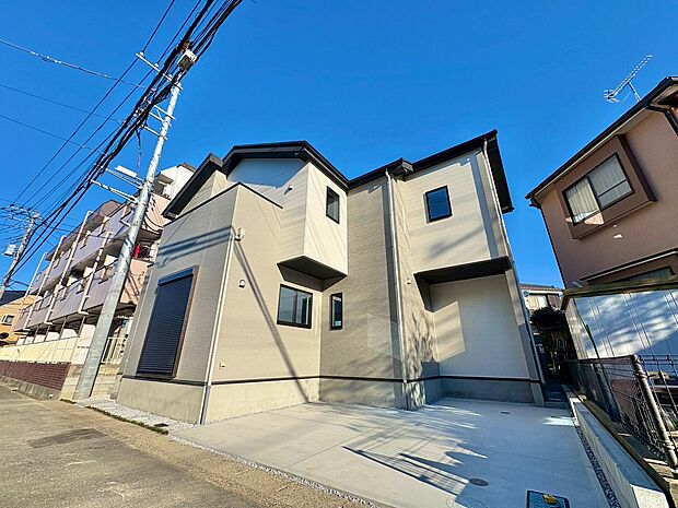 カースペースに並列で2台駐車可能です。