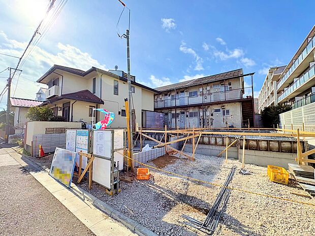 2階に18.2帖のLDKを設けた3階建てのお住まいです。(令和8年1月 撮影)