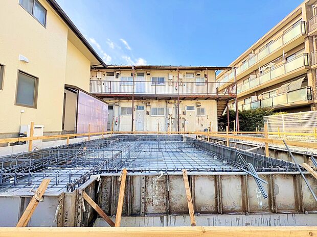 小学校まで徒歩5分でお子様の通学も安心です。(令和8年1月 撮影)