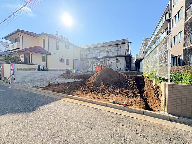 便利なカウンター付きのコーナーは多目的にご利用いただけます。(令和7年11月 撮影)