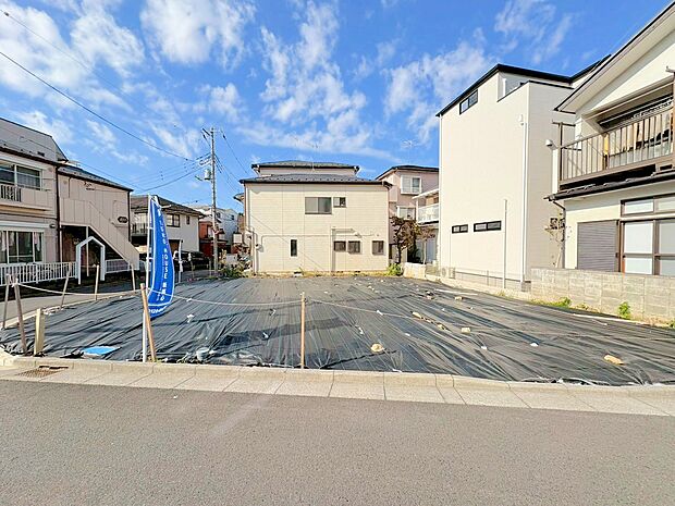 洗練されたデザインの外観が街並みに彩りを演出します。(令和7年11月 撮影)