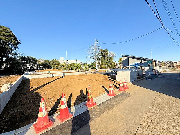 建物の居住性に拘った邸宅は「安らぎ」と「快適」を実現。(令和7年11月 撮影)