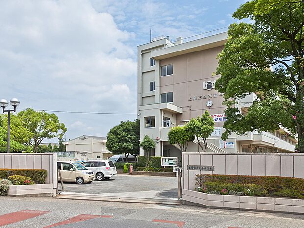 瓦葺中学校まで約1300m