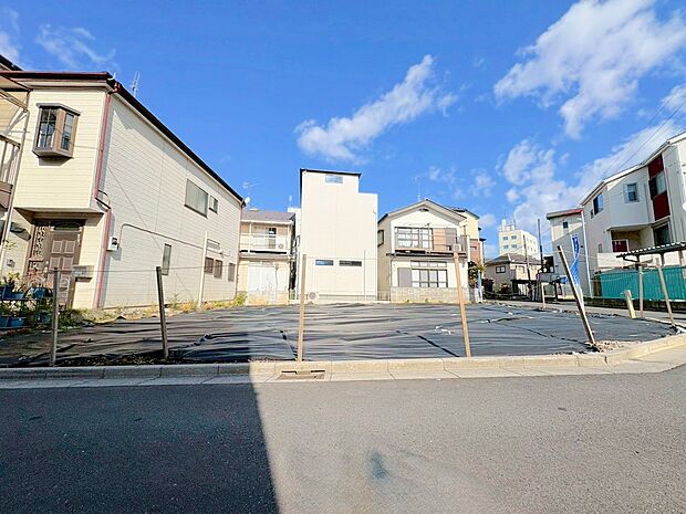 南浦和駅まで徒歩17分の立地です。(令和7年11月 撮影)