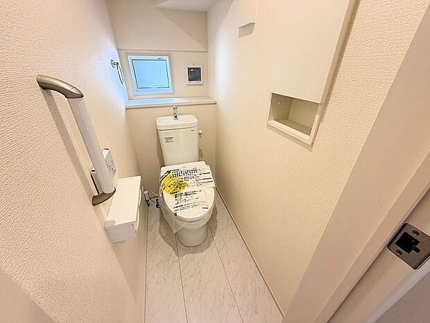 トイレは2ヶ所にございますので、家族が多いご家庭や、慌しい朝も安心です。