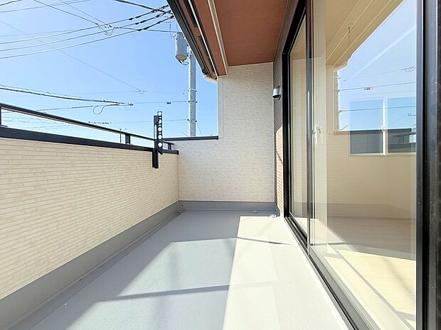 バルコニーを2か所設けており、洗濯物が多い日も安心です。