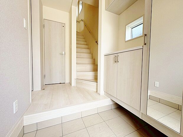 「行ってきます」と「ただいま」はこの玄関から始まります。