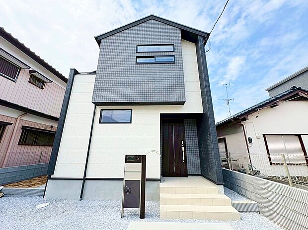 西大宮駅まで徒歩15分の立地です。敷地面積は広々52坪のゆとりあるお住まい。