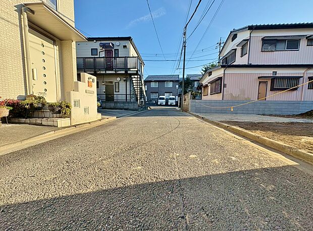 カースペースには3台駐車可能です。(令和7年12月 撮影)