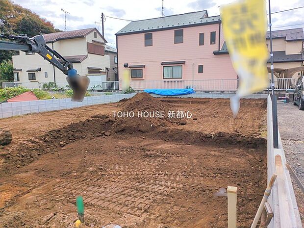 住む人を映し出す洗練された佇まいは、いつまでも輝き続けながらいつしか街の風景に溶け込んでいきます。