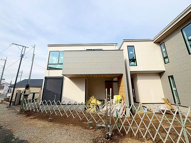 大宮駅徒歩25分の立地。豊かな光が差し込む南向きのリビング空間。(令和8年2月 撮影)