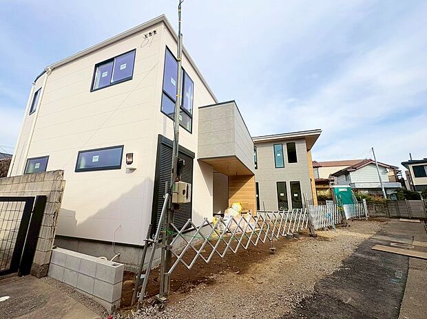 周辺環境とのコラボレーションにより明るい空間を演出。(令和8年2月 撮影)