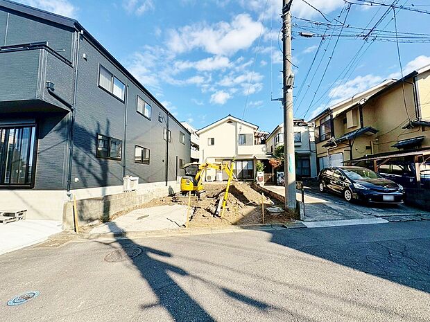 18.5帖のLDKは人気の対面式キッチンを採用しています。(令和7年11月 撮影)