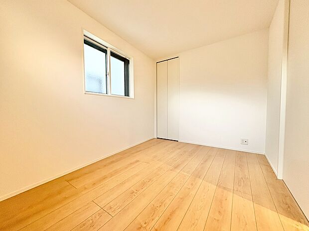 5帖のサービスルームです。お荷物が多い方も安心です。