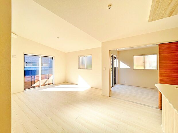 どこにいても空間全体を見渡せるおしゃれなＬＤＫです。