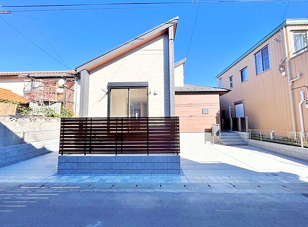 沼南駅まで徒歩6分、存在感ある外観と開放的な空間が魅力の平屋建てのお住まいです。