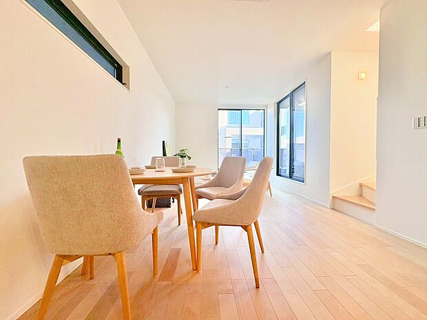 豊かな陽光がこの場所を照らしだす。※現況物件写真にCG画像処理済み