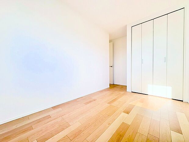 柔らかい自然光で朝目覚める暮らしが送れるだろう。