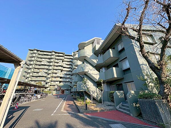 駐車場の空き状況はご確認ください。