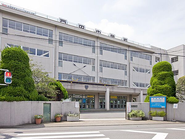 戸田中学校まで約700m
