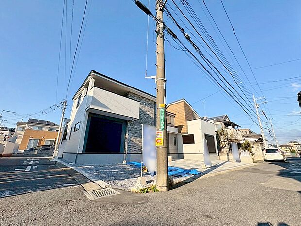 開放感のある角地に佇みます。5LDK可変型の間取りです。