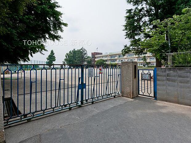 鳩ケ谷小学校まで約1000m