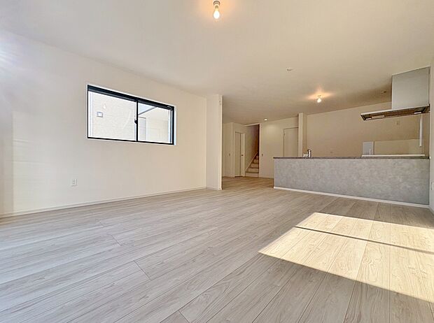 LDK21.7帖。床暖房を完備し、寒い季節も快適に過ごせます。