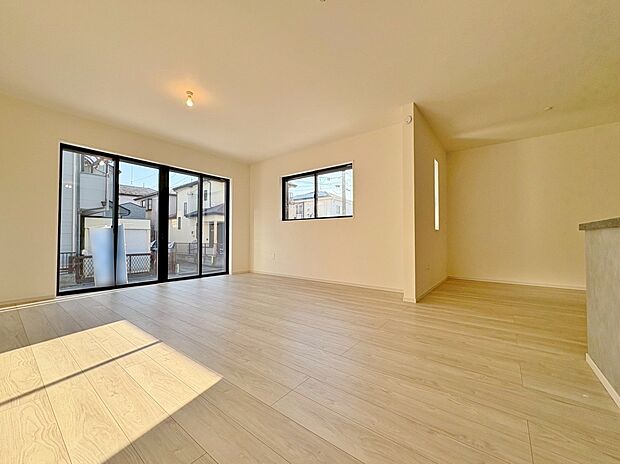 キッチンからリビング全体を見渡せ、会話を楽しみながらお料理できます。