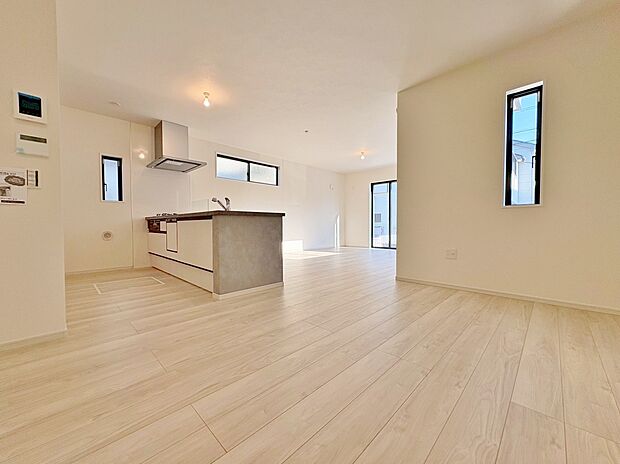 1日中爽やかな自然光が差し込み明るい住まい。