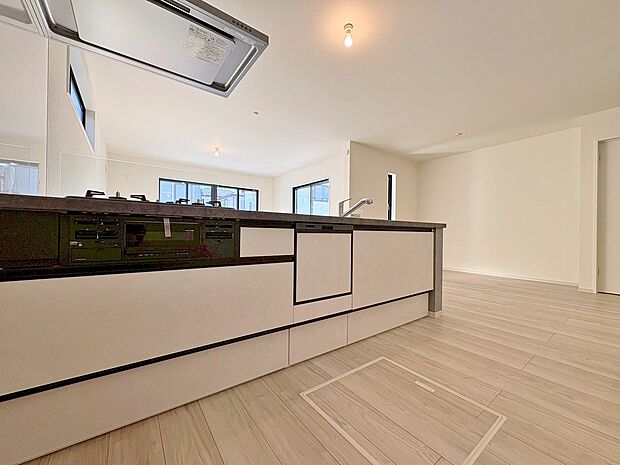 ビルトイン食洗機で作業スペースがすっきりし、広々とお料理できます。