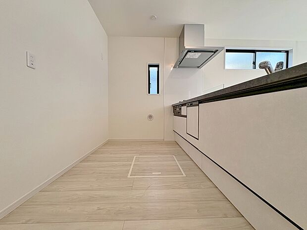 ホワイトを基調にした清潔感のある対面キッチン。