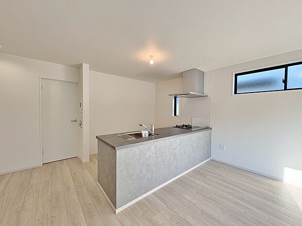 スタイリッシュなオープンスタイルキッチンです。