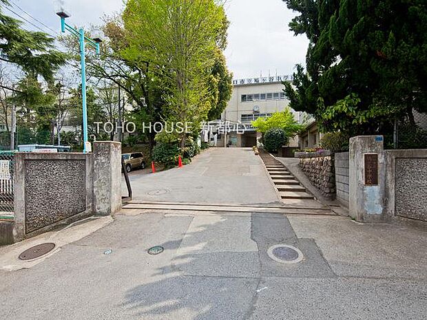 鳩ケ谷中学校まで約270m